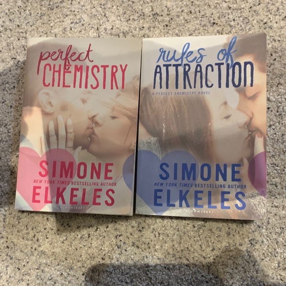 Teen book series bundle - Picture 4 of 5